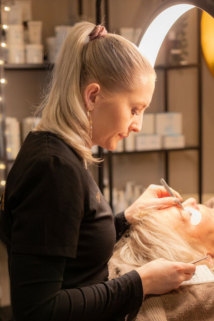 Grunnkurs vippeextensions – for deg som vil starte med vippeextensions